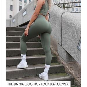 TALA Zinnia Legging Four Leaf Clover NWT Large